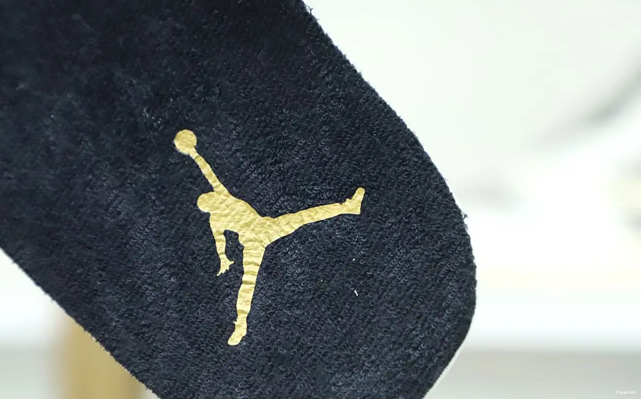 JORDAN GAMMA BLUE AIR RETRO 11 0402